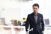 靳东持续霸屏，你觉得这个演员如何？