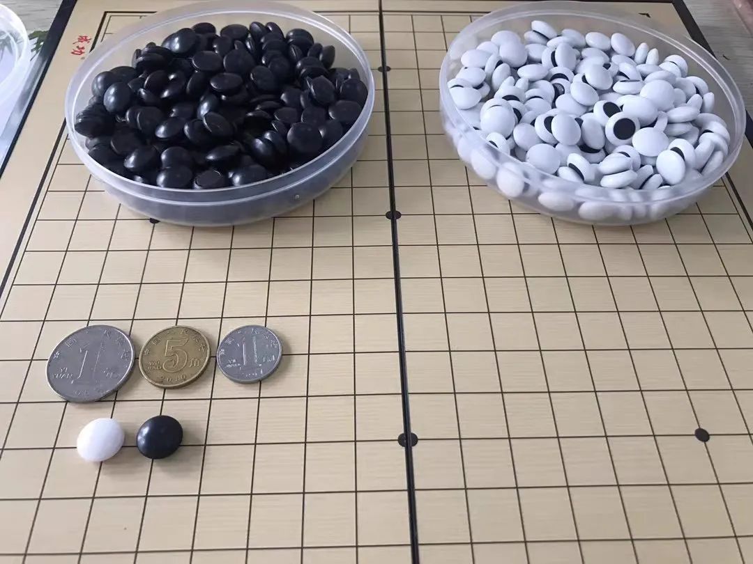 围棋棋盘上的九个小圆点被叫做_围棋棋盘纵横多少条线_围棋认识棋盘线和星的教案