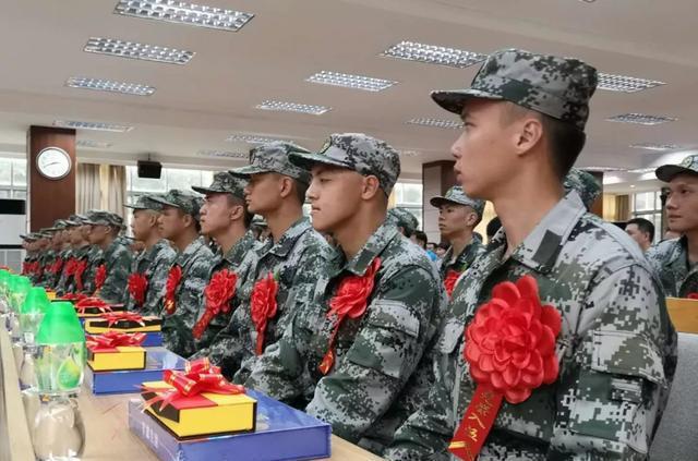 高中当兵好还是大专当兵好_当兵好吗_当兵海军好还是空军好