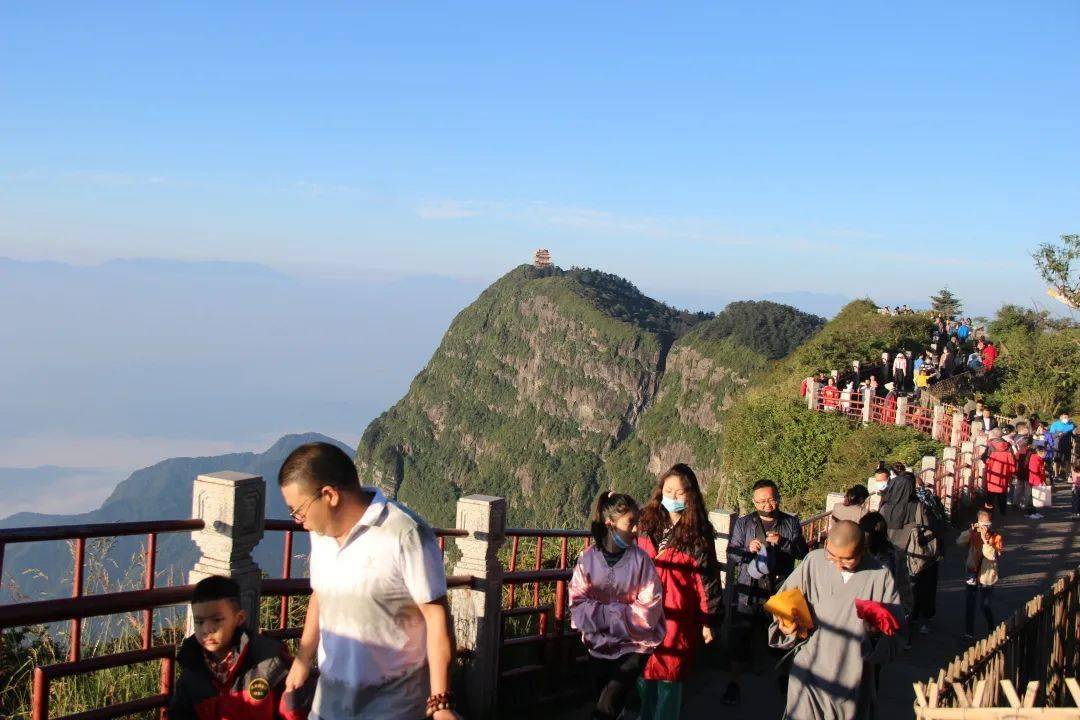 这个时候来峨眉山，简直就是赚大了