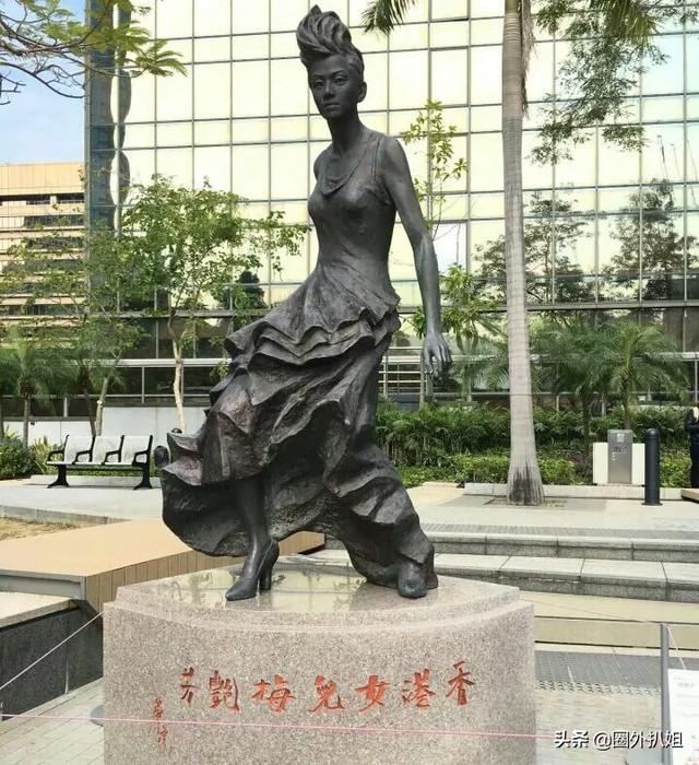 香港娱乐圈女星众多，为何只有梅艳芳被树立雕像，并被称为“香港的女儿”？