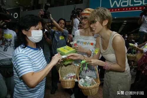 香港娱乐圈女星众多，为何只有梅艳芳被树立雕像，并被称为“香港的女儿”？