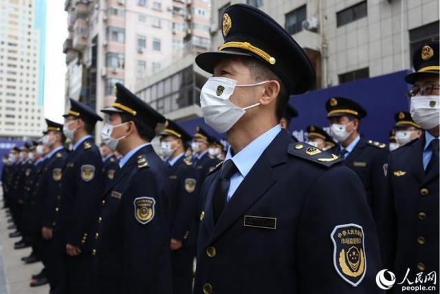 展风采树形象护权威 厦门市场监管部门举行执法制式服装换装仪式