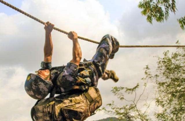 09年国际特种兵竞赛，河南小伙破世界纪录，打败欧美13支特种部队