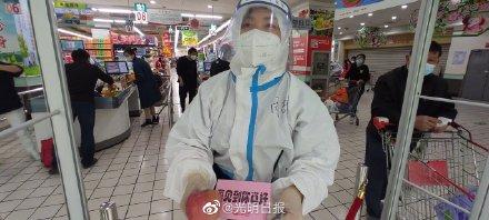 上海大润发奉贤店恢复线下营业 两小时接待顾客超1000人