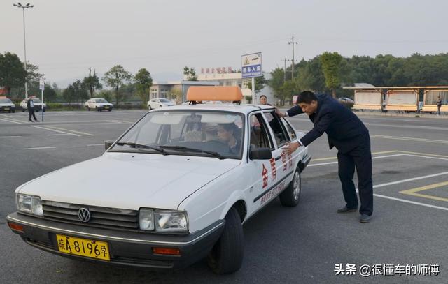 自动挡科二考试有哪些项目？有4项，比手动挡少了一项