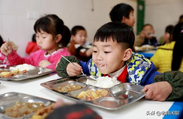 九年义务教育应该是免费的，但为什么学校还要收班费？