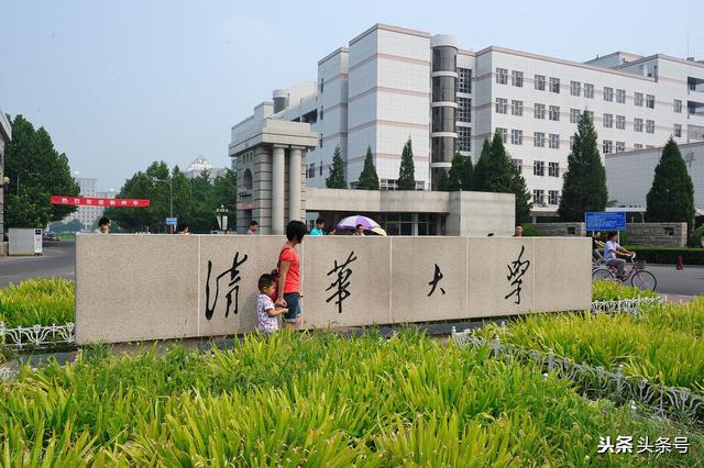 供一个大学生上完大学4年，最少需要花多少钱？