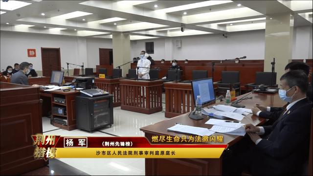 涉黑案宣判当天，法官哽咽，“要是他能亲口宣判，该多好……”