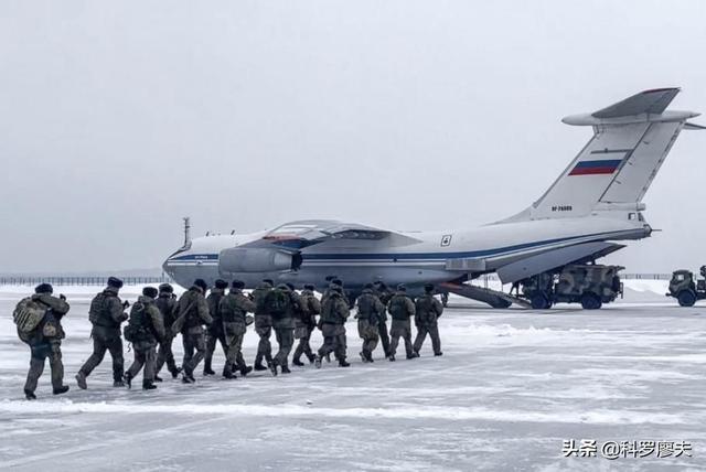 无需警告可直接击毙！俄军特种兵从天而降，4000武装分子缴械投降