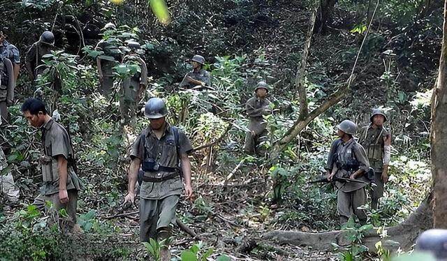 1942年3万远征军死在野人山，唯一幸存的女兵：狼咬断同伴颈动脉