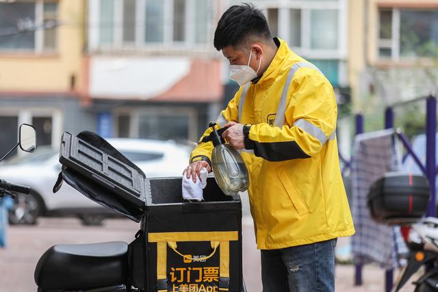 特别聚焦丨奶茶、麻辣烫、小烧烤……外卖骑手大量复工！“外卖生活”回来了