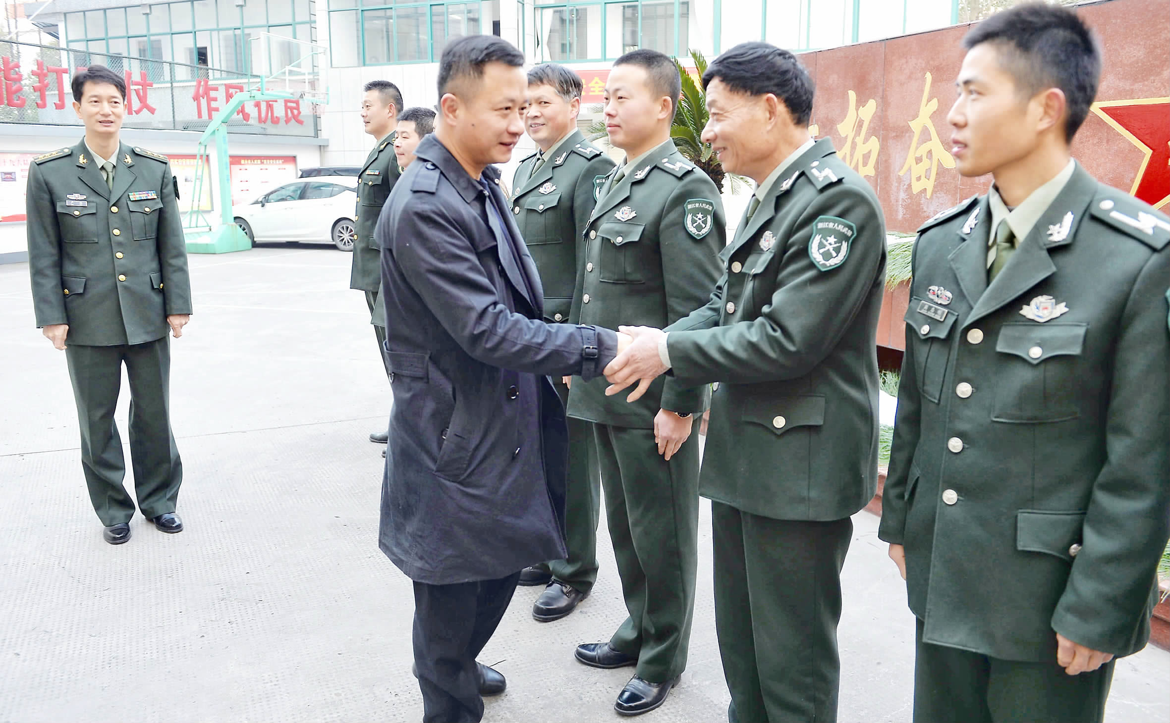 当兵大专去当兵不是高中去当兵好_读大学好还是当兵好_当兵好不好