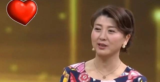 闫学晶二婚老公正面疑曝光，45岁为其高龄生女