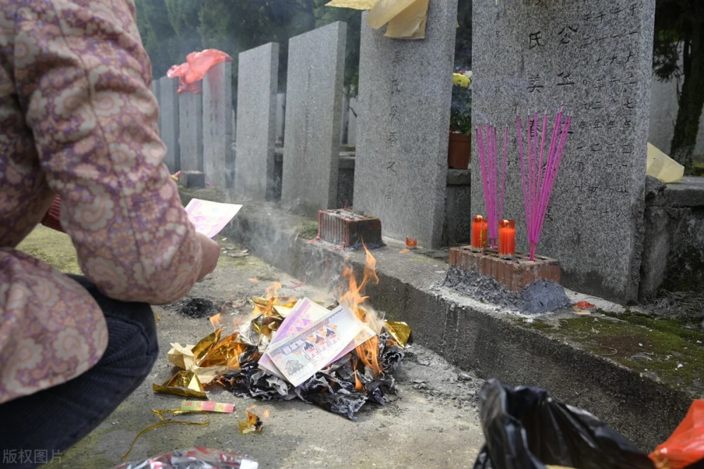 清明节为何能成为24节气中的唯一一个节日？清明节都有哪些习俗？