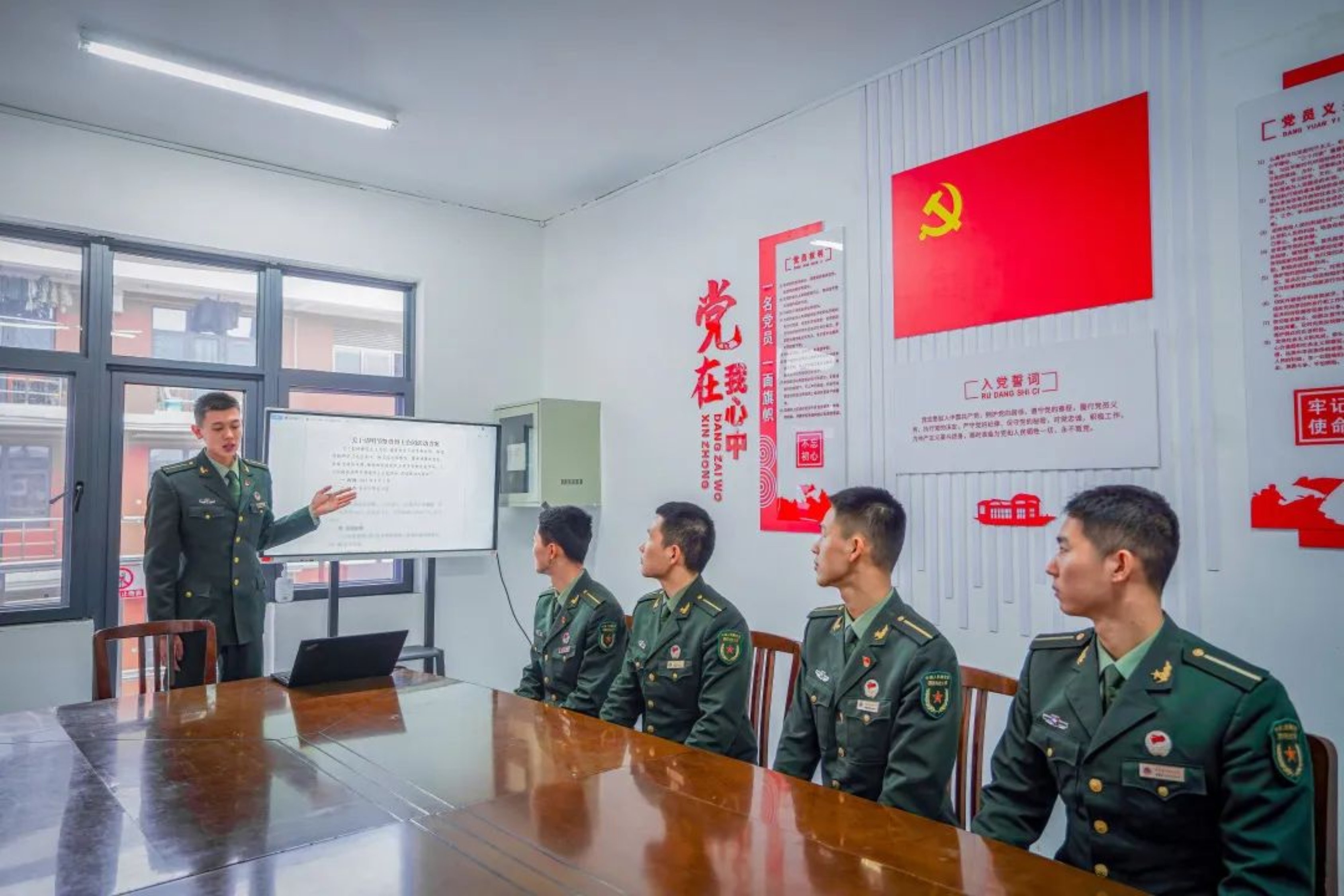 军官学员与士官学员领章区别_学员兵_学员手册 培训须知,课程安排,学员名单