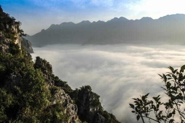 雾霭流岚虹霓象征什么_雾霭流岚虹霓_雾霭流岚